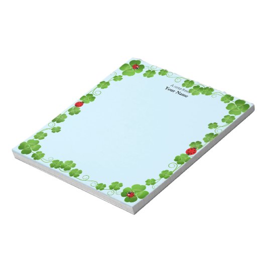 Lieveheersbeestjes en Four_Leaf Clovers Eenvoudig Notitieblok (Linkerzijde)