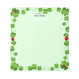 Lieveheersbeestjes en Four_Leaf Clovers op Groen E Notitieblok