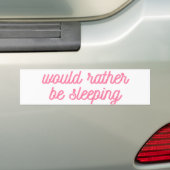 Liever Slapen | Grappige Roze Cursief Bumpersticker (Op auto)