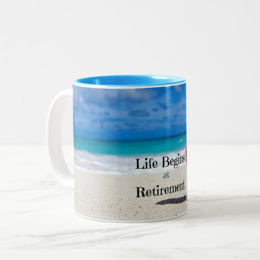 Life Begins at Retirement Tweekleurige Koffiemok (Voorkant links)