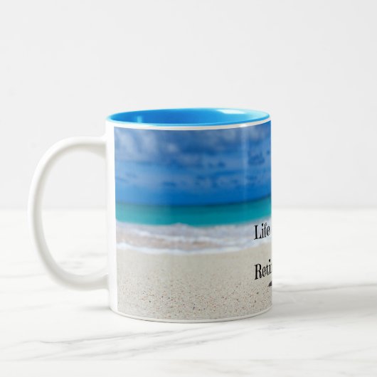 Life Begins at Retirement Tweekleurige Koffiemok (Links)