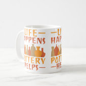 Life Happens Pottery Helps Pottery Koffiemok (Voorkant links)