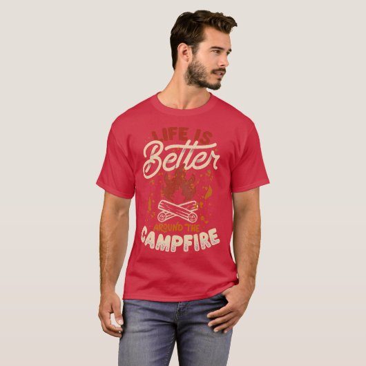 Life Is Better Around The Campfire by Tobe Fonseca T-shirt (Voorkant volledig)