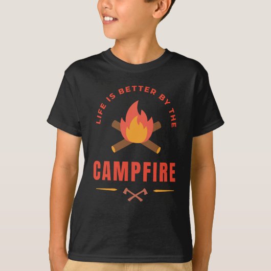 Life Is Better beroemd gemaakt door The Campfire T-shirt (Voorkant)