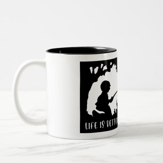 Life Is Better By The Campfire Tweekleurige Koffiemok (Links)