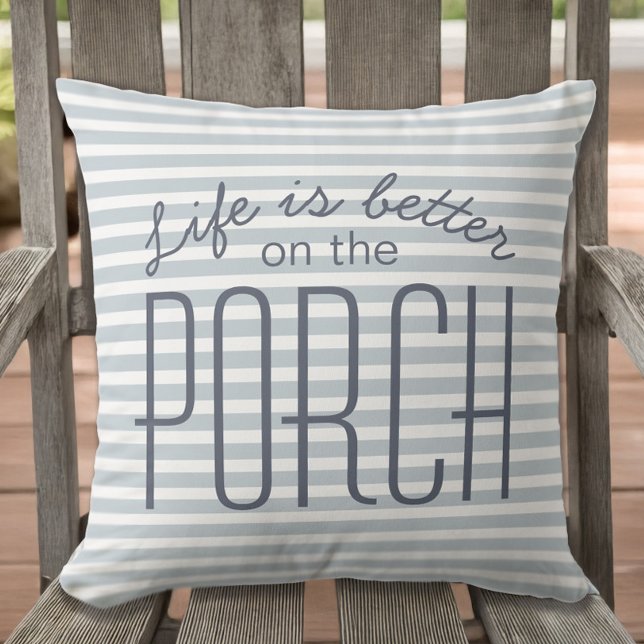 Life is Better Porch Stijlvolle Blauwe Witte Strep Buitenkussen (Life is Better on the Porch Blue & White Striped Outdoor Pillow)