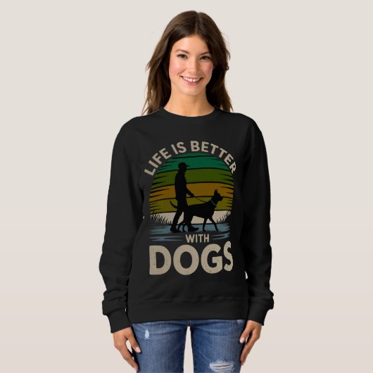 Life Is Better With Dogs Women’s Retro Sunset Swea Trui (Voorkant volledig)