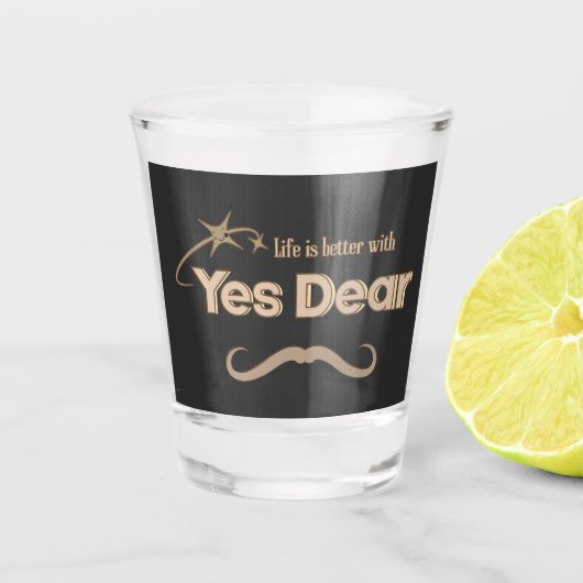 Life Is Better With “Yes Dear” –  Marriage Humor Shot Glas (Voorkant)