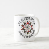 Life Is Just Better When I'M Quilting Crocheting K Koffiemok (Voorkant rechts)