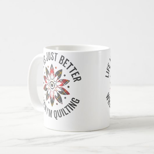 Life Is Just Better When I'M Quilting Crocheting K Koffiemok (Voorkant links)