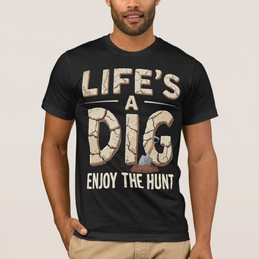 Life’s A Dig, Enjoy The Hunt T-shirt (Voorkant)