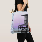 Lifeguard Tower Newport Beach Tote Bag (Dichtbij)
