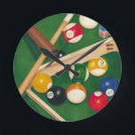Lifelike Billiards Table met Balls en Chalk Ronde Klok<br><div class="desc">Rack ze met dit spectaculaire schilderij van een billiardtafel van Jennifer Goldberger. De ballen zien er nieuw uit, het vilt ziet er immaculair uit en de krijt is al aangebracht op de richtsnoerstokken. Hang dit in je huis, of geef het aan een vriend of geliefde die van een spel van...</div>