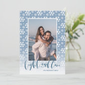 Light and Love Snowy Hanukkah Foto Feestdagenkaart (Staand voorkant)