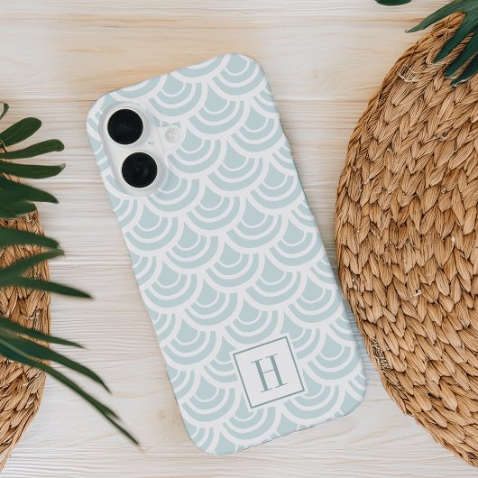 Light Aqua Fishscale Pattern Monogram iPhone 16 Hoesje