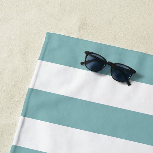 Light Aqua Personalized Bachelorette Weekend Strandlaken (In situ)