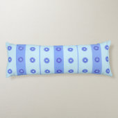 Light Blue Dark Blue Flowers Patroon Lichaamskussen (Achterkant)