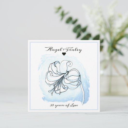 Light Blue en White Lily 30th Wedding Jubileum (Staand voorkant)