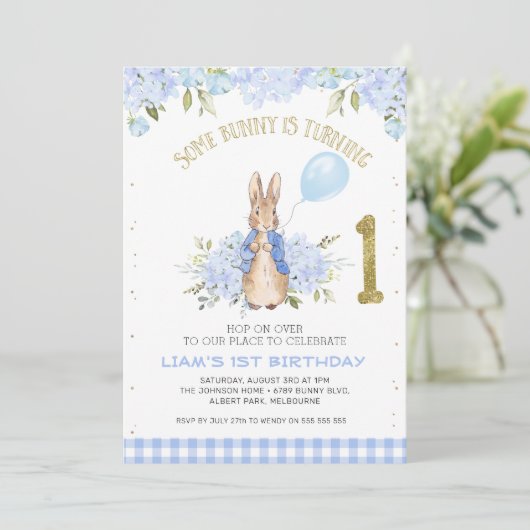 Light Blue Floral Peter Rabbit 1e verjaardag Kaart (Staand voorkant)