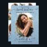 Light Blue Glitter Halo Photo Collage Sweet 16 Kaart<br><div class="desc">Deze en meisjes zoete fotocollage-uitnodiging voor zestien verjaardagsfeestjes is perfect voor het trendy en stijlvolle meisje. Het kenmerkt een faux gedrukt dun lichtblauw glitter borstelslag halo bovenop een grote eigenschapfoto en elegante handgeschreven cursieve manuscripttypografie. Op de achterzijde staan vier meer aanpasbare afbeeldingen en de partijdetails met een volledig naammonogram voor...</div>
