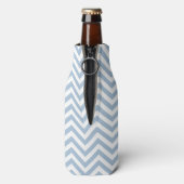 Light Blue Grunge Textured Chevron Flesjeskoeler (Fles Achterkant)