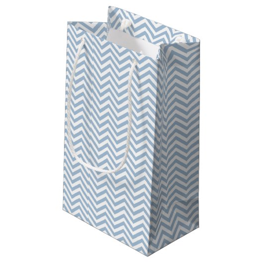Light Blue Grunge Textured Chevron Klein Cadeauzakje (Achterkant Gekanteld)