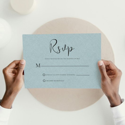 Light Blue Linen Simple Black Script RSVP-kaart Kaart