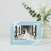 Light Blue Pas getrouwd 1e kerstfoto Snowflake Feestdagenkaart (Staand voorkant)