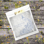 Light Blue Peacock Leaf Vine Wedding Favor Bags Bedankzakje<br><div class="desc">Geef je gasten een huwelijksgunst met een set Light Blue Peacock Leaf Vine Wedding Favor Bag. Het ontwerp van de tas is voorzien van een lichtgrijze grijze achtergrond met een levendige lichtblauwe pauw met een bladwijnenversiering. Pas de bruidegom en de bruidnamen aan samen met de trouwdatum. Extra trouwbenodigdheden zijn ook...</div>
