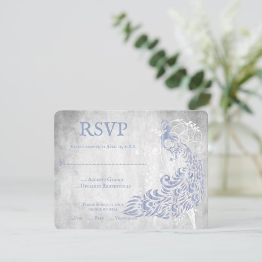 Light Blue Peacock Leaf Vine Wedding RSVP Kaart (Staand voorkant)