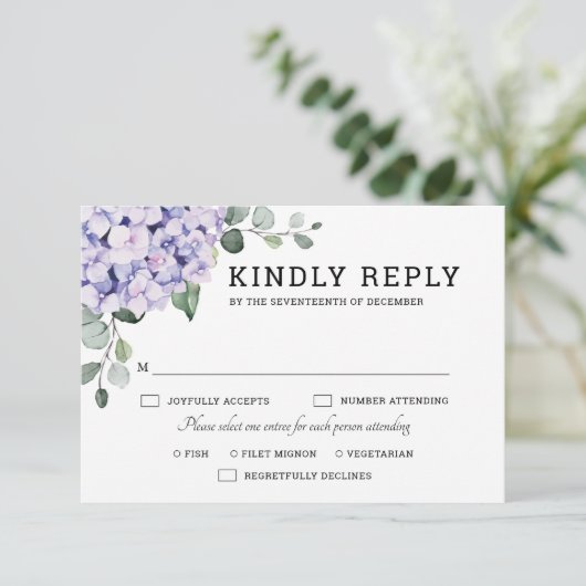 Light Blue Pink Hydrangeas en Eucalyptus bruiloft RSVP Kaartje (Staand voorkant)
