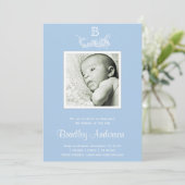 Light Blue White Lijst Monogram Baby Aankondiging (Staand voorkant)
