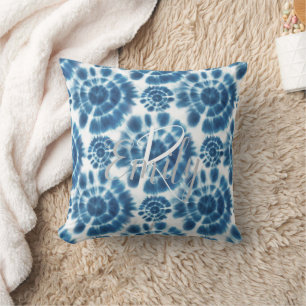 Light Blue & White Shibori Tie Dye Monogram Name Kussen