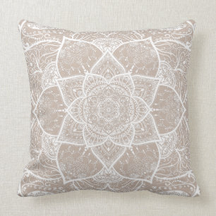 Light Brown and White Mandala - Loergann in Wool Kussen