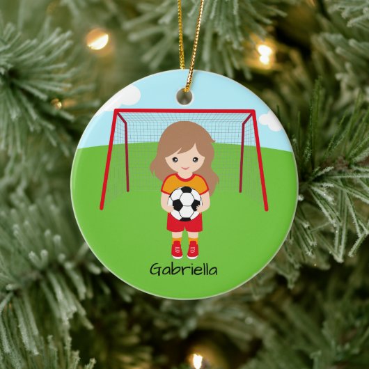 Light Brown Haire Soccer Girl Kerstmis Keramisch Ornament (Boom)