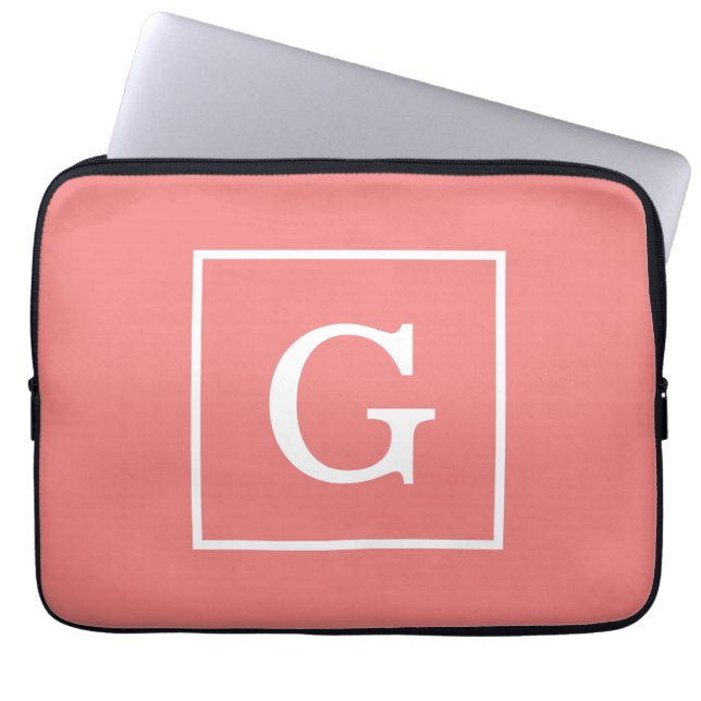 Light Coral White Framed Initiaal Monogram Laptop Sleeve (Voorkant)