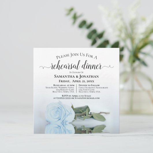 Light Dusty Blue Roos Wedding Rehearsal & Dinner Kaart (Staand voorkant)