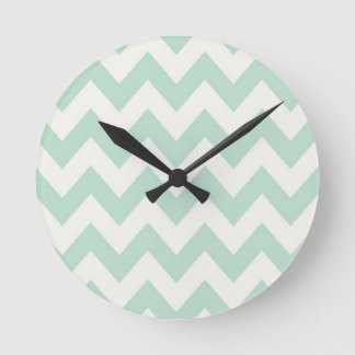 Light Green Chevron Clock Ronde Klok