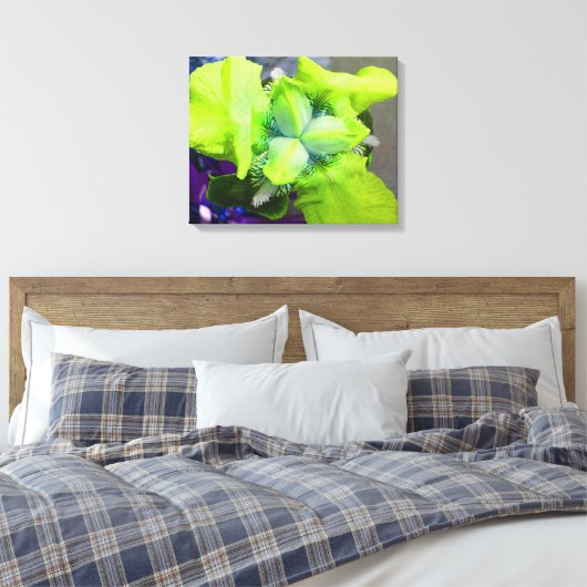 Light Green Iris Canvas (Insitu (Slaapkamer))