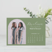 Light Green Minimal Arch Bridesmaid-voorstel Kaart (Staand voorkant)