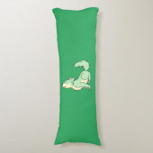 Light Green Wolf Pup Howling Lichaamskussen (Voorkant Verticaal)