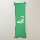 Light Green Wolf Pup Howling Lichaamskussen (Achterkant (Verticaal))