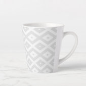 Light grey and white diamond pattern latte mok (Rechts)
