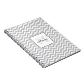 Light Grey Chevron Pattern met Monogram Notitieboe Notitieboek (Rechterzijde)