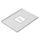 Light Grey Chevron Pattern met Monogram Notitieboe Notitieboek (Linkerzijde)