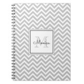 Light Grey Chevron Pattern met Monogram Notitieboe Notitieboek (Voorkant)