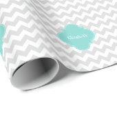 Light Grey White Chevron Aqua Quatrefoil Monogram Cadeaupapier (Rol Hoek)