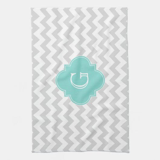 Light Grey White Chevron Aqua Quatrefoil Monogram Theedoek (Verticaal)