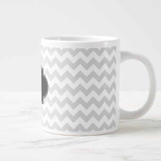 Light Grey White Chevron Black Quatrefoil Monogram Grote Koffiekop (Rechts)