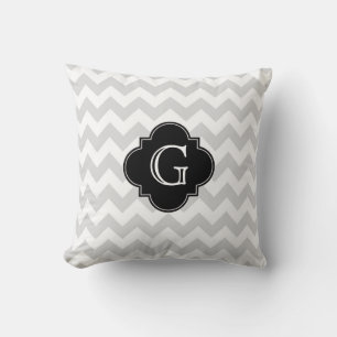 Light Grey White Chevron Black Quatrefoil Monogram Kussen